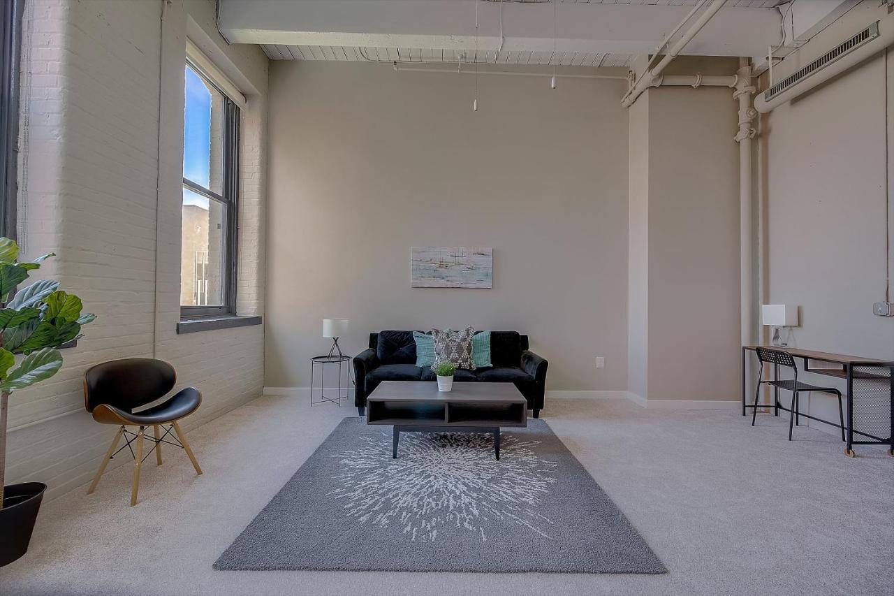 Frontdesk I Sycamore Place Apts Downtown Cincinnati Rom bilde